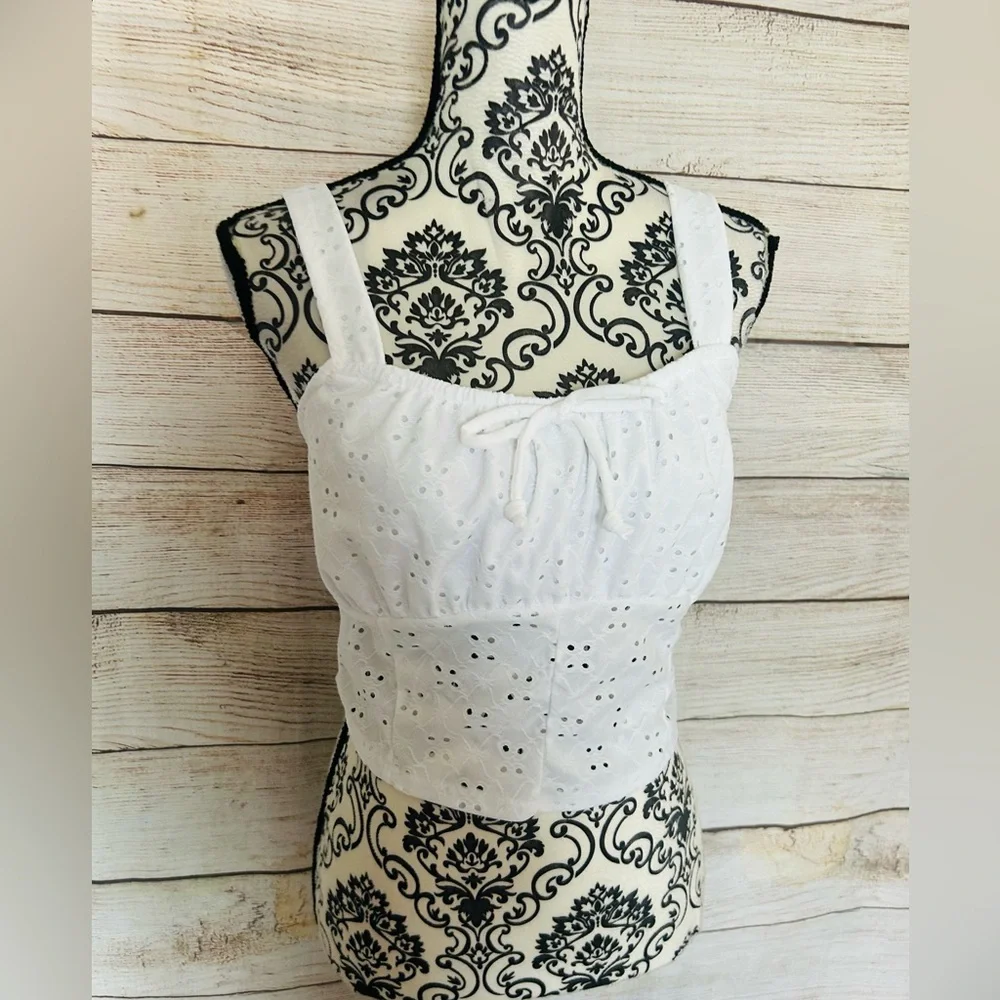 Rue21 Women’s White Eyelet Cropped Sweetheart Neck Tie Tank Top Size XL NWT - Picture 3 of 11
